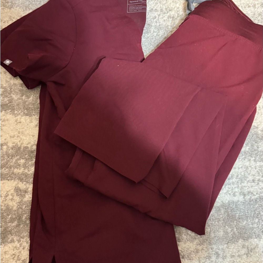 Figs pre-loved Burgundy Scrub Set